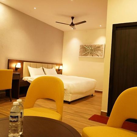 Hotel D Dev Vijayawāda Dış mekan fotoğraf